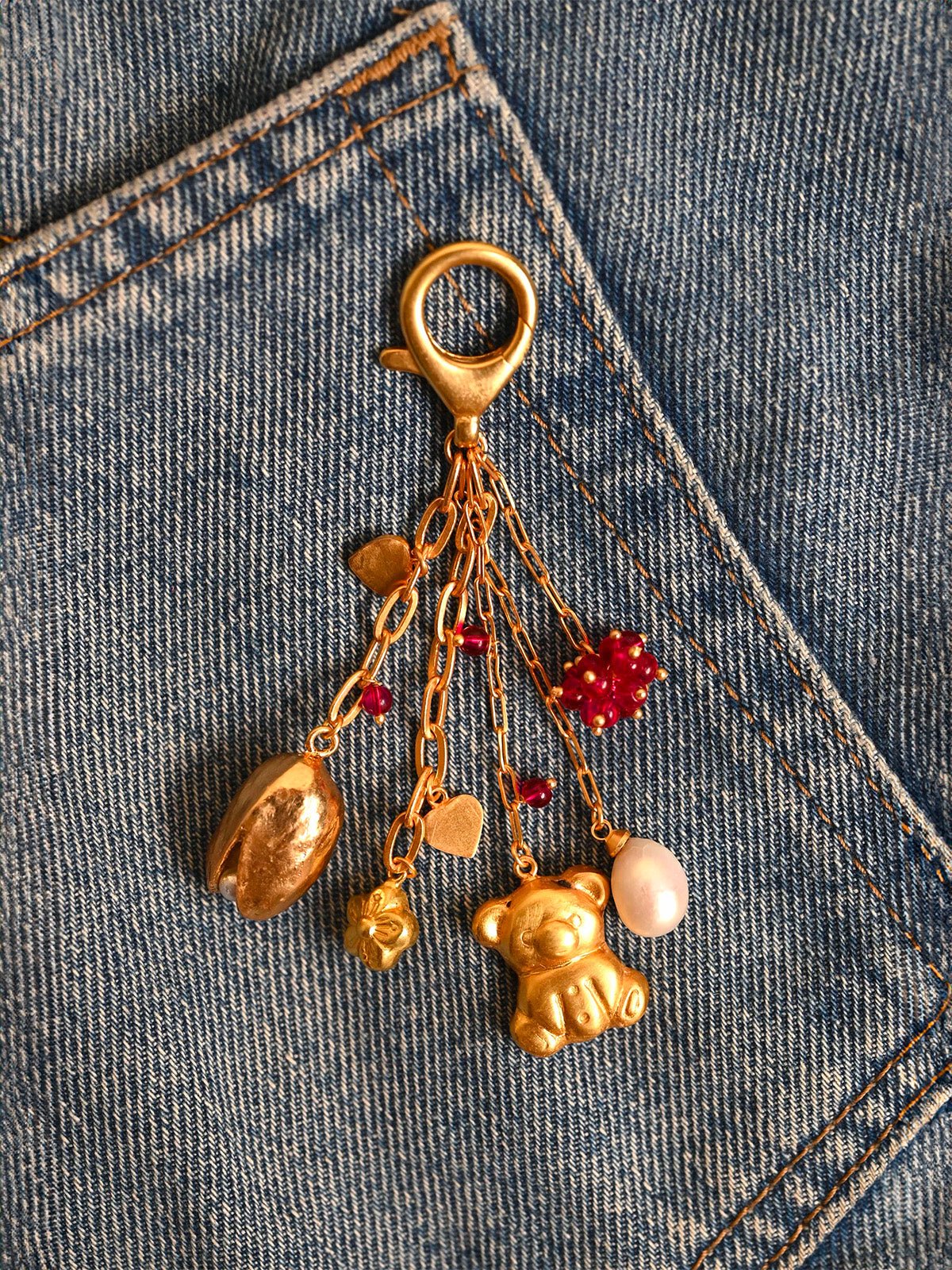 Bijou de Sac Gourmette Dorée Yorine - Ourson & Perles Fuchsia - Accessoire de Luxe