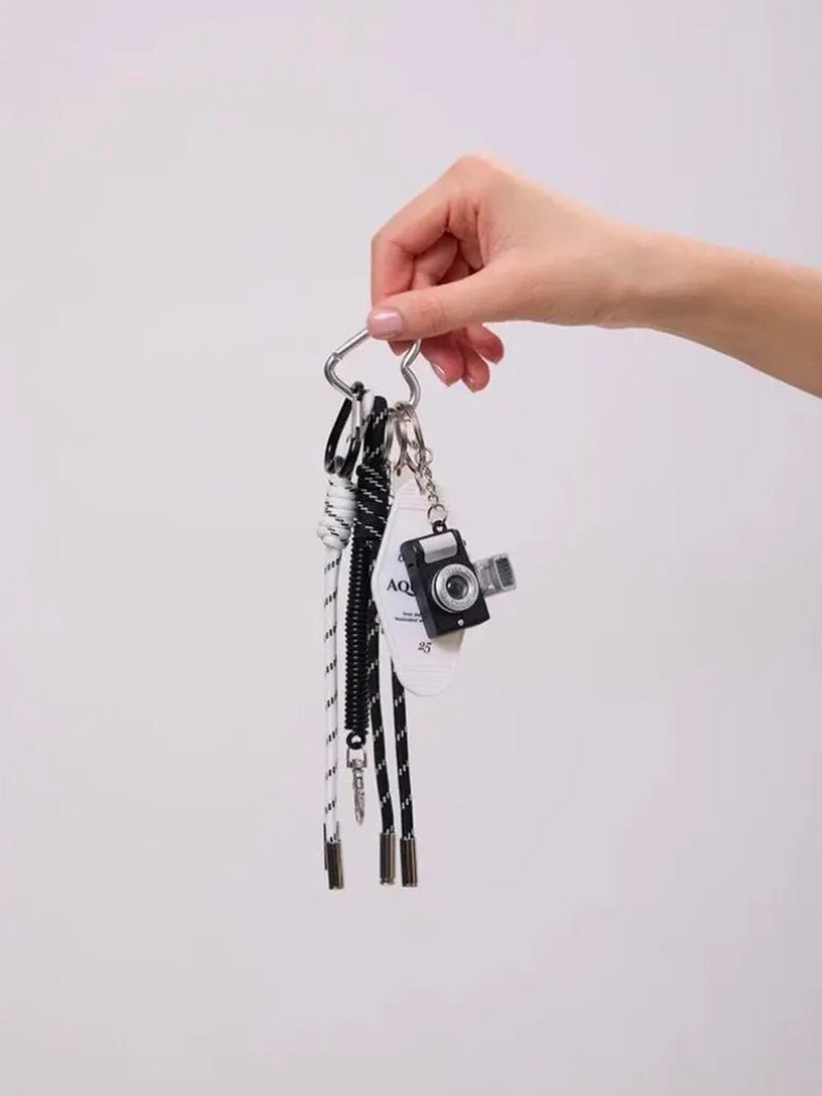 Bijou de Sac Caméra & Billard Lounia - Style Graphique Noir et Blanc - Accessoire Mode