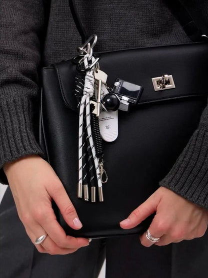 Bijou de Sac Caméra & Billard Lounia - Style Graphique Noir et Blanc - Accessoire Mode