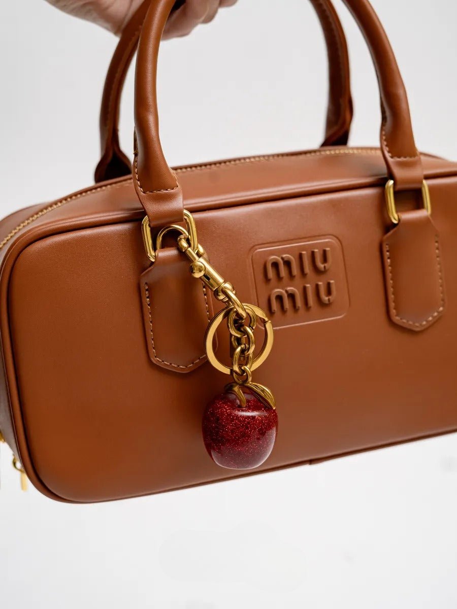 Bijou de Sac Pomme Pailletée Adèle - Résine Brillante & Feuille Dorée - Accessoire Chic